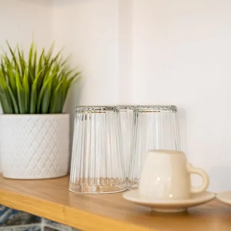 Sea View Deluxe Apartment *